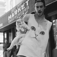 男生抱着猫的头像,男生抱着猫的qq头像图片