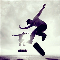 玩滑板的男生高清头像,滑板男孩跳跃男生头像