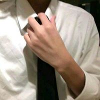 打领带男生半身头像 白色衬衣,黑色衬衣,黑色领带的