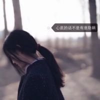 qq头像女生背影长发带字的,最向往大海了