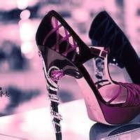 个性高跟鞋头像图片好看的唯美的,美女的脚也是很美丽呀