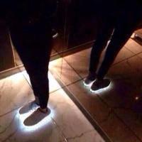 个性发光鞋头像图片,鞋底里面有一条LED灯带晚上很亮了