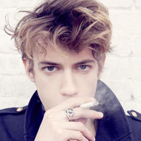 伤感系黑白的+彩色的qq2013年帅哥抽烟头像图片大全200像素