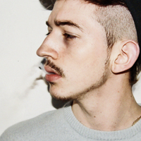 伤感系黑白的+彩色的qq2013年帅哥抽烟头像图片大全200像素