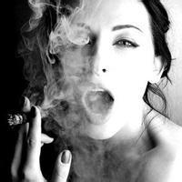 个性超拽女生抽烟霸气头像,有种女汉子的样子