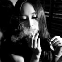 个性超拽女生抽烟霸气头像,有种女汉子的样子