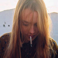 女生抽烟头像图片大全伤感的,烟雾缭绕陪伴着自己