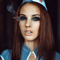 抽烟欧美女生头像,抽烟的表情都是安静的