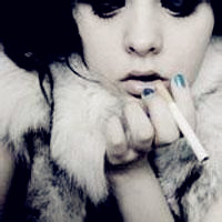 欧美抽烟女头像,霸气拽欧美女生抽烟头像黑白色