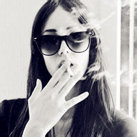 欧美抽烟女头像,霸气拽欧美女生抽烟头像黑白色