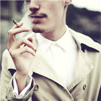 抽烟的男人感觉有点很成熟,是不是有点男人味吧