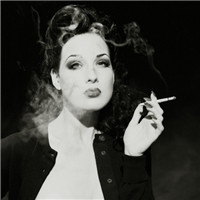 个性抽烟美女头,连抽烟的样子都是这样霸气有魅力
