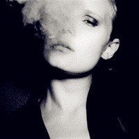 拽拽的霸气女生头像,抽烟的,搞怪的,拍照的