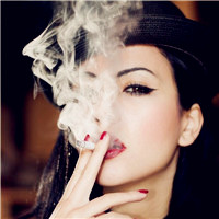 个性吸烟女生头像,抽烟的样子也是很性感迷人的