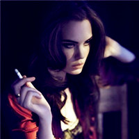 抽烟女人有种独特的范,孤寂女生抽烟头像图片