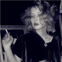 纹身的,伤感的,颓废的,霸气的灰色抽烟女生头像图片