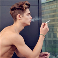 欧美男生抽烟头像,抽烟的男人味道不同吧
