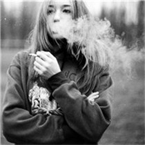 2018女生抽烟霸气头像 抽烟不是男人的最爱女人也喜欢