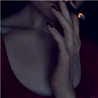 没有伤心事不会抽烟 伤感抽烟女头像