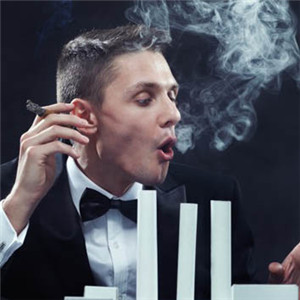 男人微信抽烟头像 很成功很成熟的抽烟的男士图片