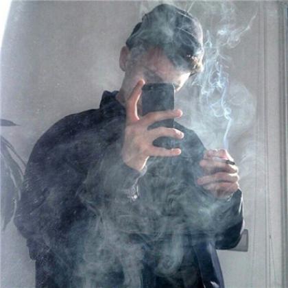 个性男生抽烟头像欧美，分享的就是这个拽范儿