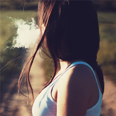 抽烟的女人头像 特别性感的抽烟女人图片霸气头像