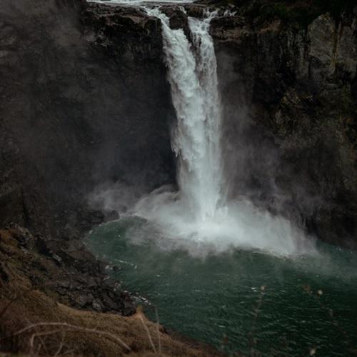 山水微信头像高清图片，美国斯诺夸尔米瀑布风景