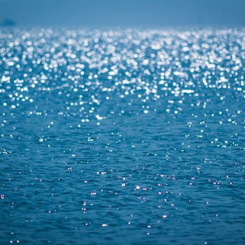 优美海面风景头像 闪闪发光洁白晶莹的水花太美了