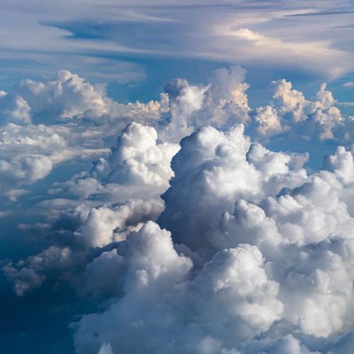 天空中浓墨重彩的乌云自然风景，送给用云朵做微信头像的人