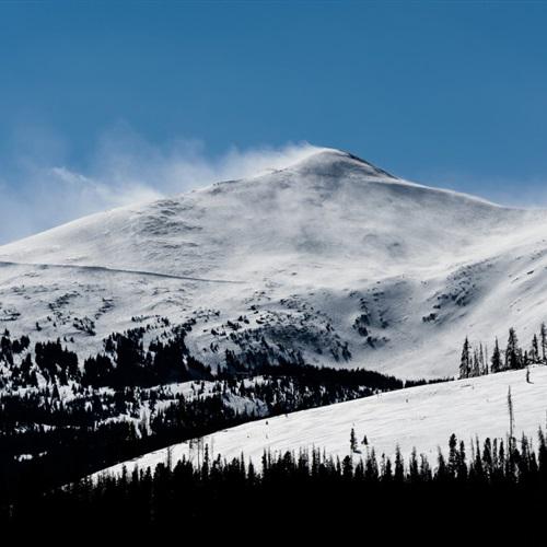雪山风景的微信头像，天气恶劣的雪山很壮观