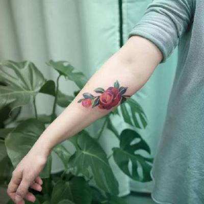 小臂花卉纹身头像，胳膊漂亮的花朵纹身图片