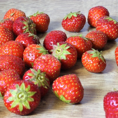 草莓微信头像，鲜红诱人最好看的草莓微信头像