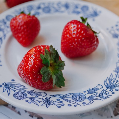 草莓微信头像，鲜红诱人最好看的草莓微信头像