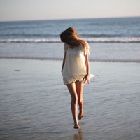 海边唯美女孩意境头像图片，喜欢大海的女生，大海在漂亮了
