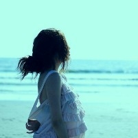 海边唯美女孩意境头像图片，喜欢大海的女生，大海在漂亮了