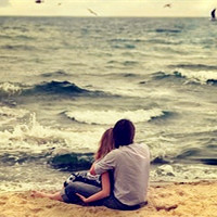海边情侣头像一男一女,远远的望着大海心中太幸福了