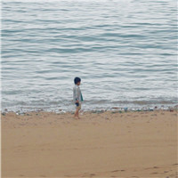 海边男生头像,站在海边的男生头像风景图片