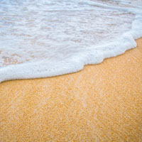 沙滩美景,细沙平坦地铺在沙滩上LOVE