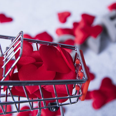 红色的玫瑰花瓣图片，适合情侣用的头像图片