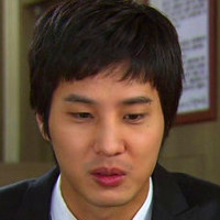 韩国男演员金基石帅气QQ头像_运动男孩出糗的样子非常可爱搞笑