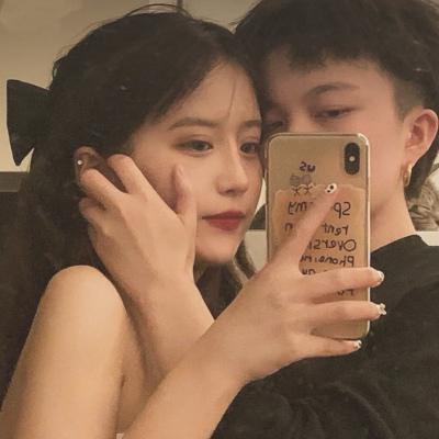 2021最新韩潮情侣头像，两人彼此相爱幸福甜蜜的