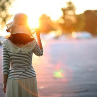 精选海边夕阳下的女生背影头像_唯美夕阳下的女生头像110多张