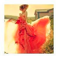 穿着红色婚纱的qq头像,qq红色婚纱头像大全_以红色为主的中式传统裙褂