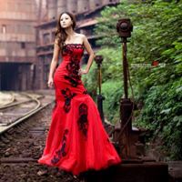 穿红色婚纱的女生头像,美女温柔拍摄写真
