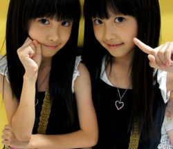 网友最新分享台湾双胞胎姐妹花可爱头像图片