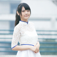 浙江大学礼仪队美女头像,10位女生穿着白色镶蓝边的礼服,笑得很灿烂