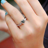 女生戒指唯美头像图片,全部是美女秀气的手