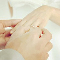 qq情侣戒指头像,戴戒指的手指图片做你一辈子的人