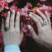 戴着戒指的手头像图片,让我们相亲相爱吧
