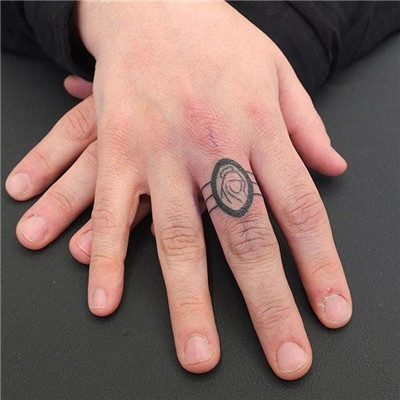 手绘戒指纹身头像，手指上小清新戒指纹身图片